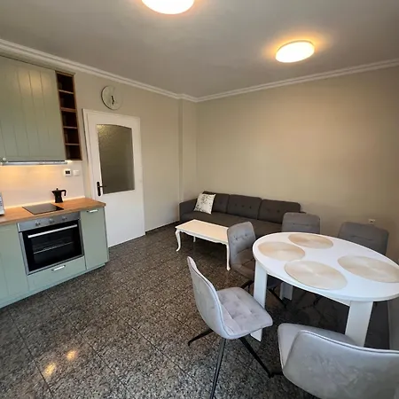 3br Promenade Apartment *